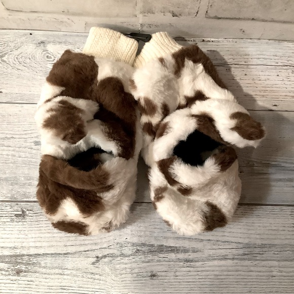 Do Everything In Love Cow Faux Fur Mittens - Picture 3 of 3